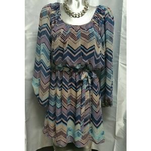 Ladies med. Long sleeve mid length dress